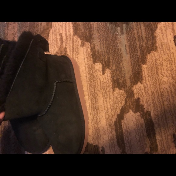 *NWOT* UGG Australia Short Boot - Picture 6 of 7